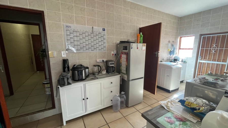 5 Bedroom Property for Sale in Wavecrest Eastern Cape